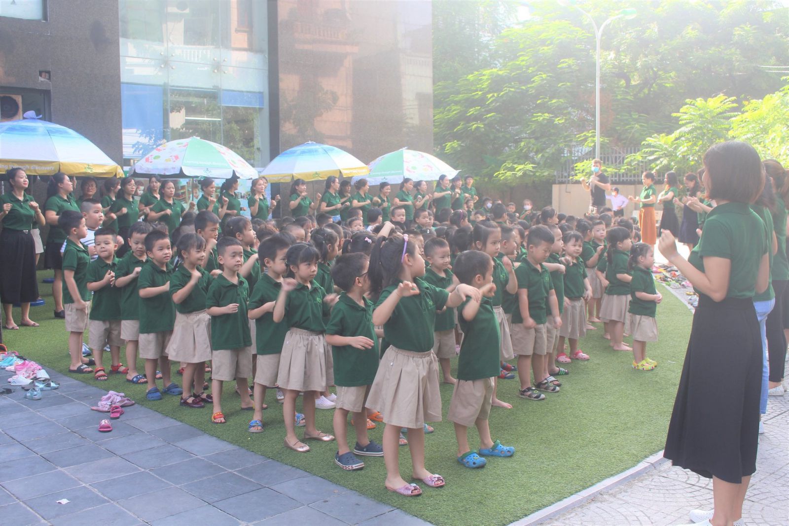 Cùng nhau tích cực vận động thân thể tại nhà trong mùa Covid