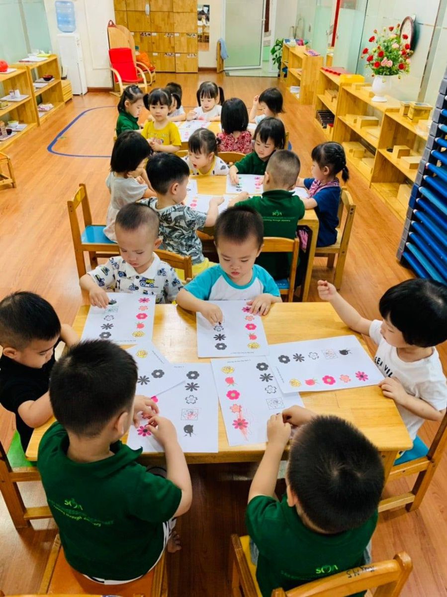 Cùng nhau ôn tập kiến thức, làm các bài tập thủ công, tư duy, sáng tạo, tạo hình để trí não luôn làm việc nhé